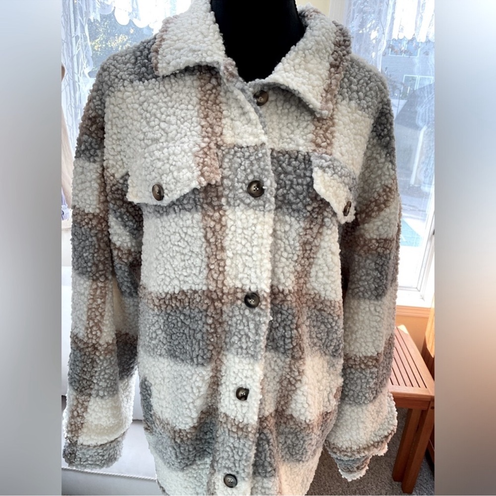 ILLA ILLA Cream and Tan Teddy Jacket - Picture 2 of 5